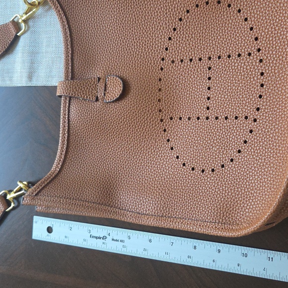 Beautiful Replica Halston Cross Body Bag. Great Condition! Tan, Gold Hardware. - Picture 9 of 11
